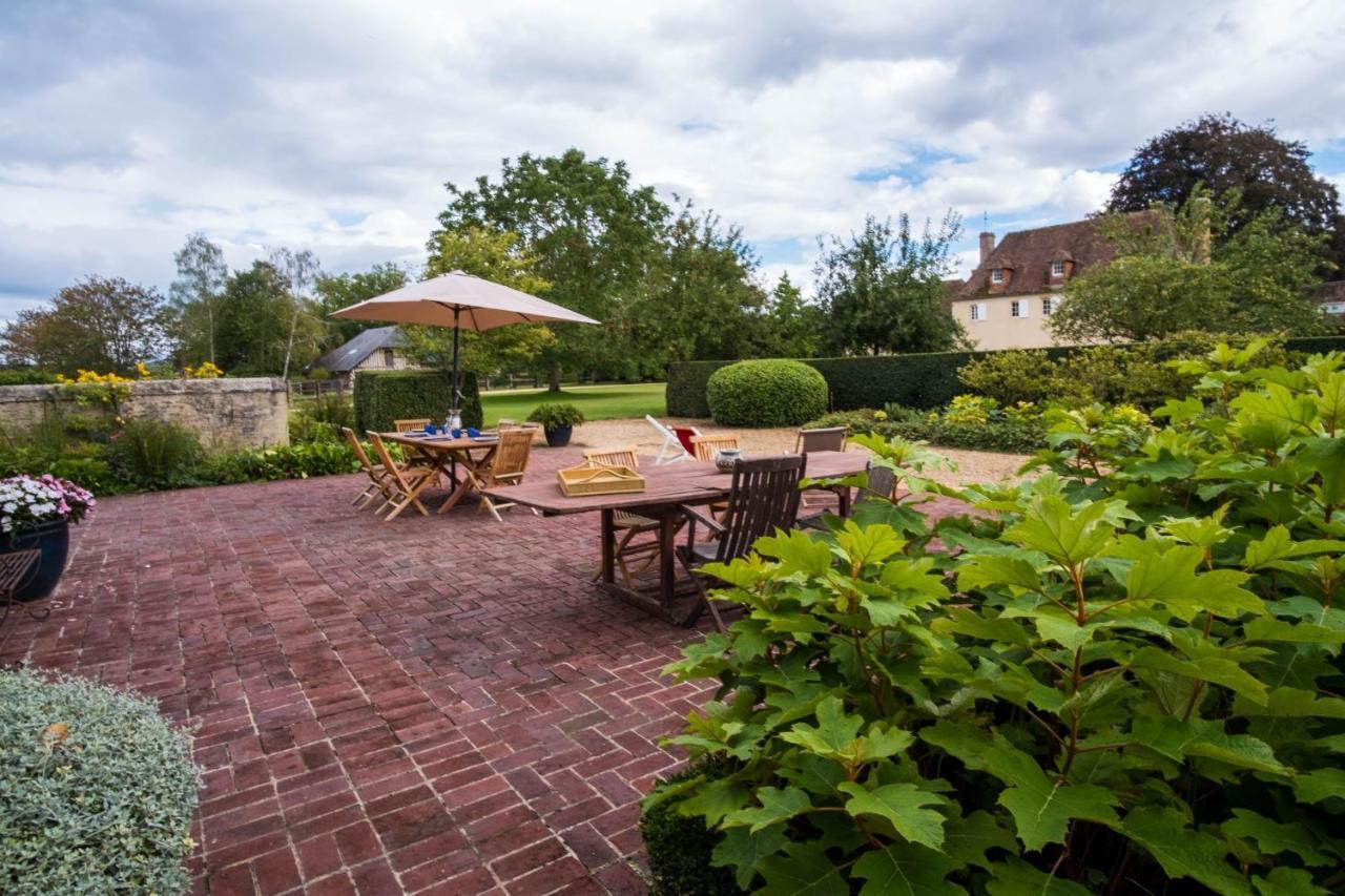 Maison Jardin Gaillard disposant d'une piscine chauffée Bieville-en-Auge Exterior foto